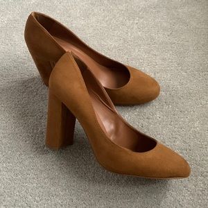 NWOT🌺 Charles & Keith women high heel shoes